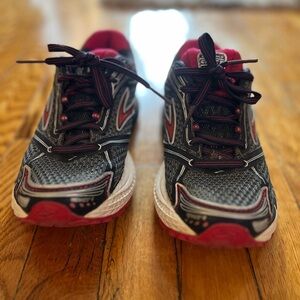 Brooks Ghost Women’s Running Shoes / Sneakers / Size 6